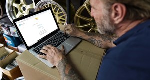 Person using a laptop to sign up for Ben's Silvercloud platform